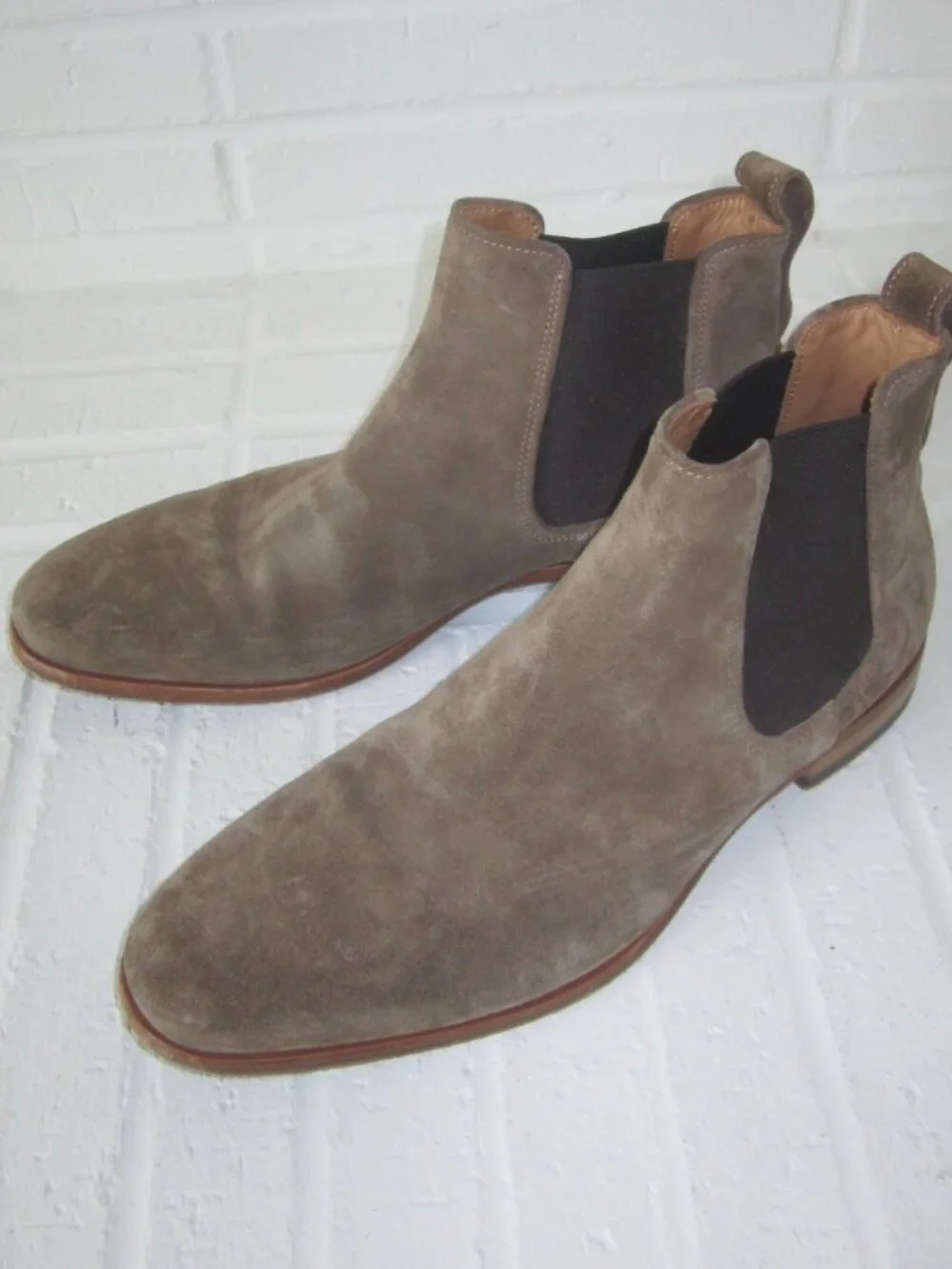 VINCE Suede Chelsea Boots Men’s 8 M EU 41